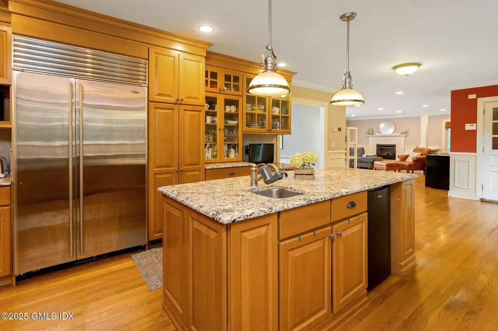 32 Meyer Place Riverside CT 06878