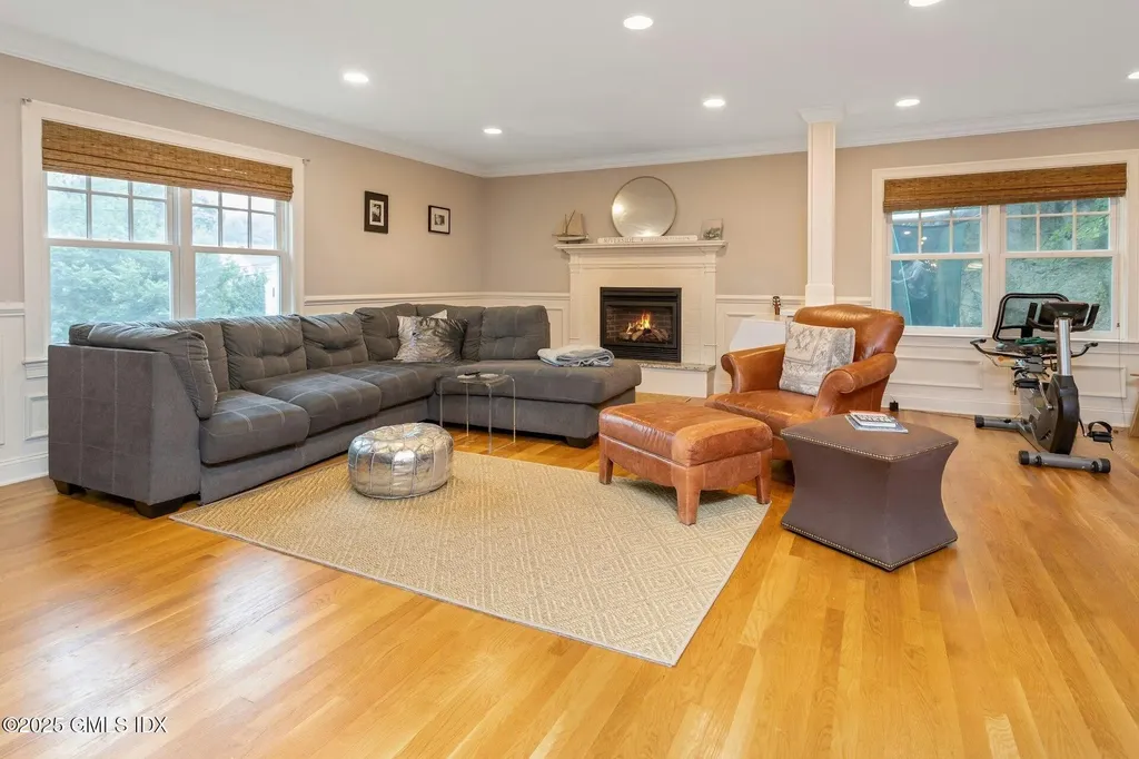 32 Meyer Place Riverside CT 06878