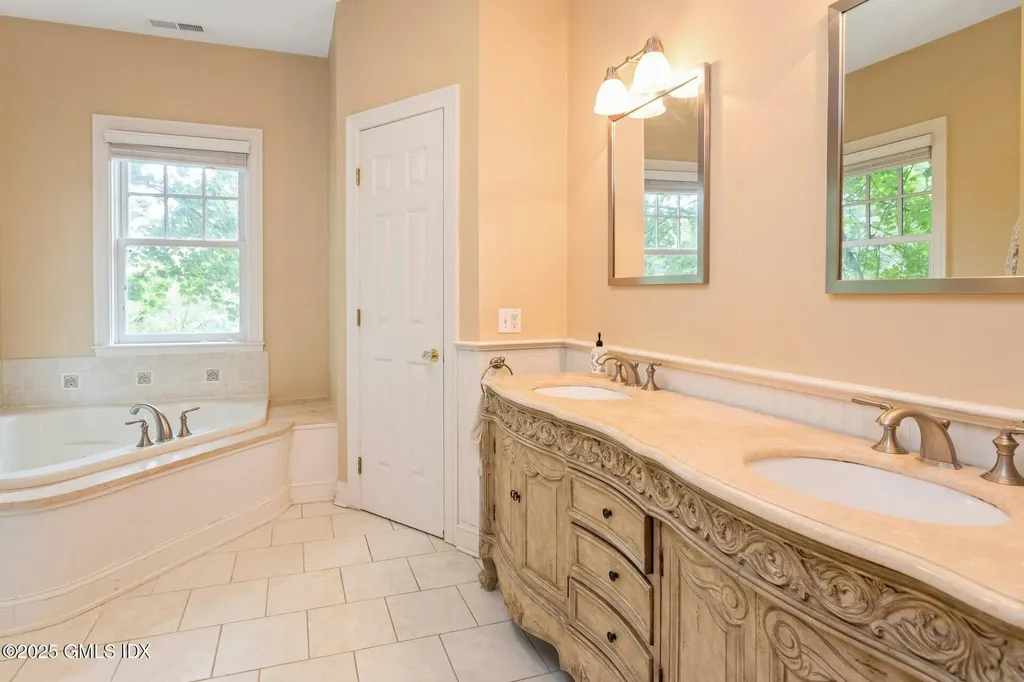 32 Meyer Place Riverside CT 06878