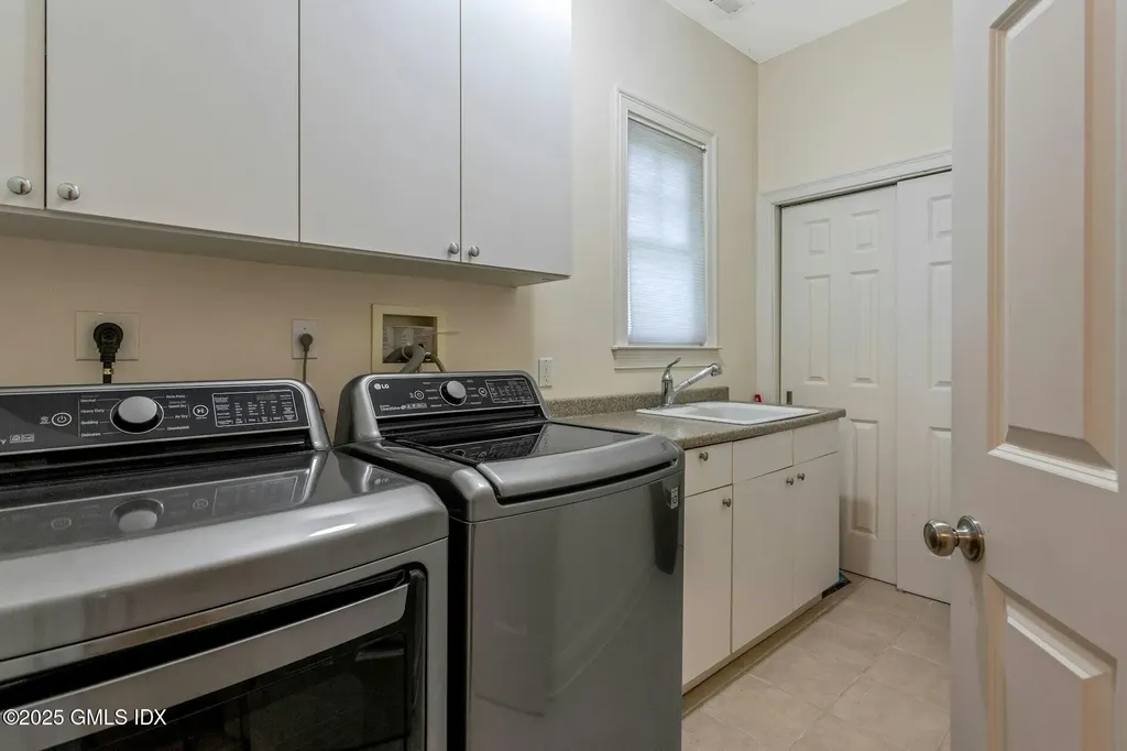 32 Meyer Place Riverside CT 06878