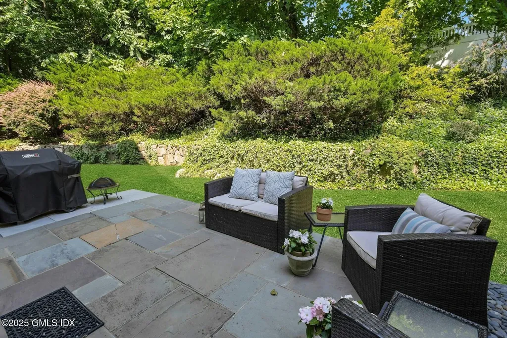 32 Meyer Place Riverside CT 06878