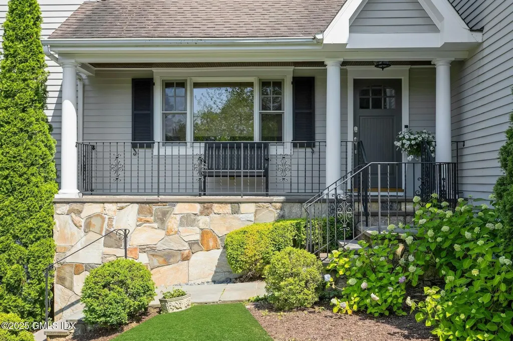 32 Meyer Place Riverside CT 06878