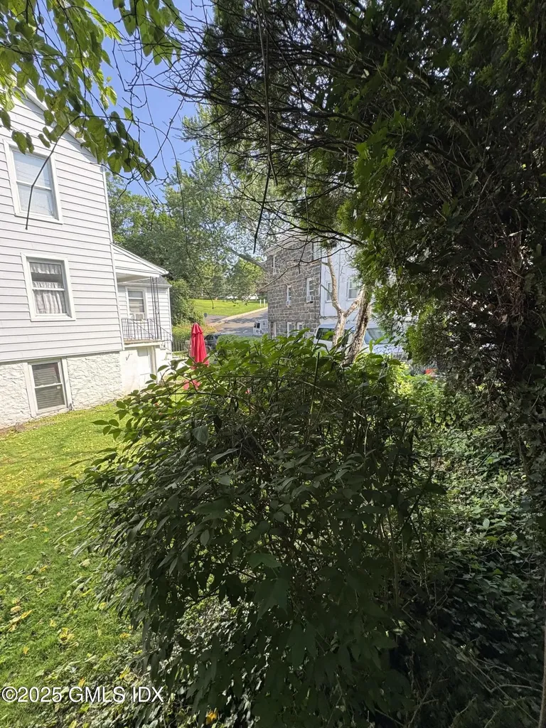 555-557 W Putnam Avenue Greenwich CT 06830