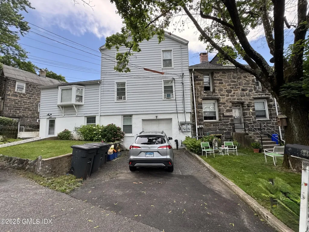 555-557 W Putnam Avenue Greenwich CT 06830