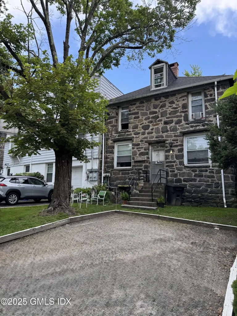 555-557 W Putnam Avenue Greenwich CT 06830