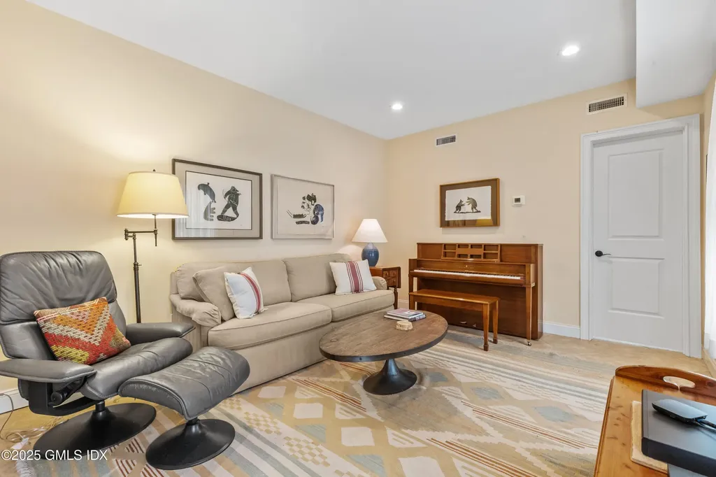 214 Seaside Avenue Stamford CT 06902