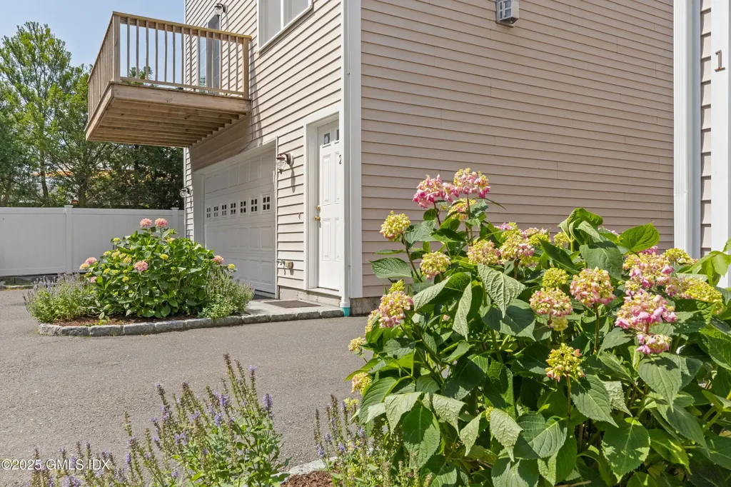 214 Seaside Avenue Stamford CT 06902