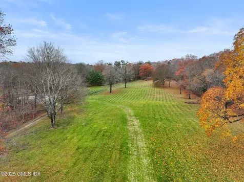 122 Brookwood Lane New Canaan CT 06840