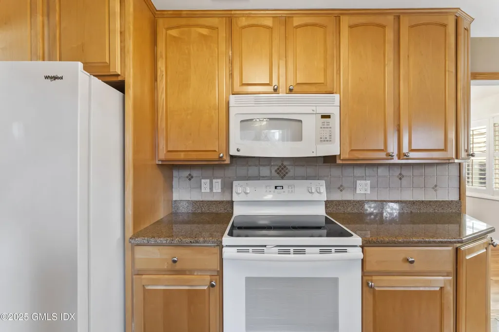 15 Walker Court Greenwich CT 06831