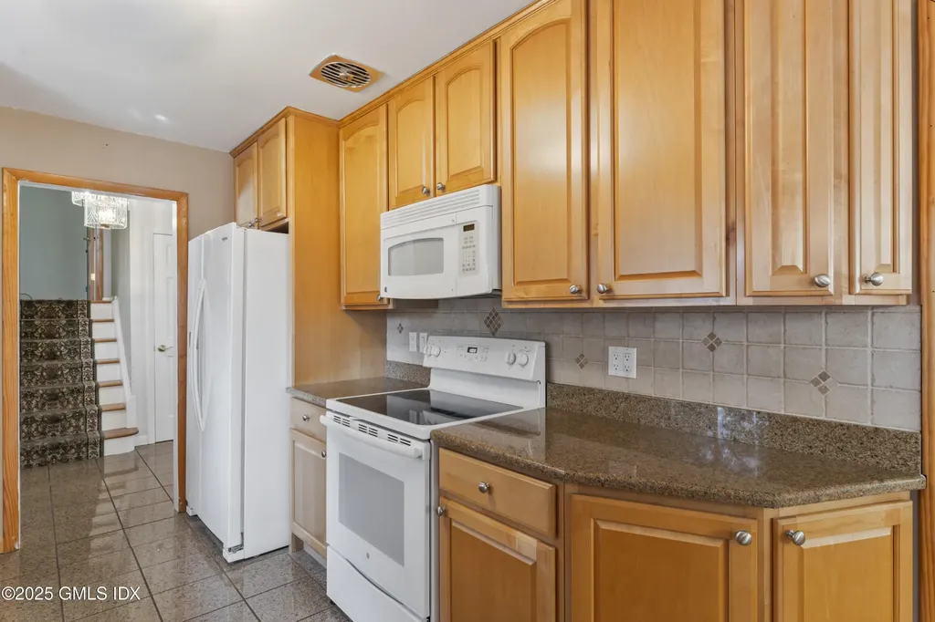 15 Walker Court Greenwich CT 06831