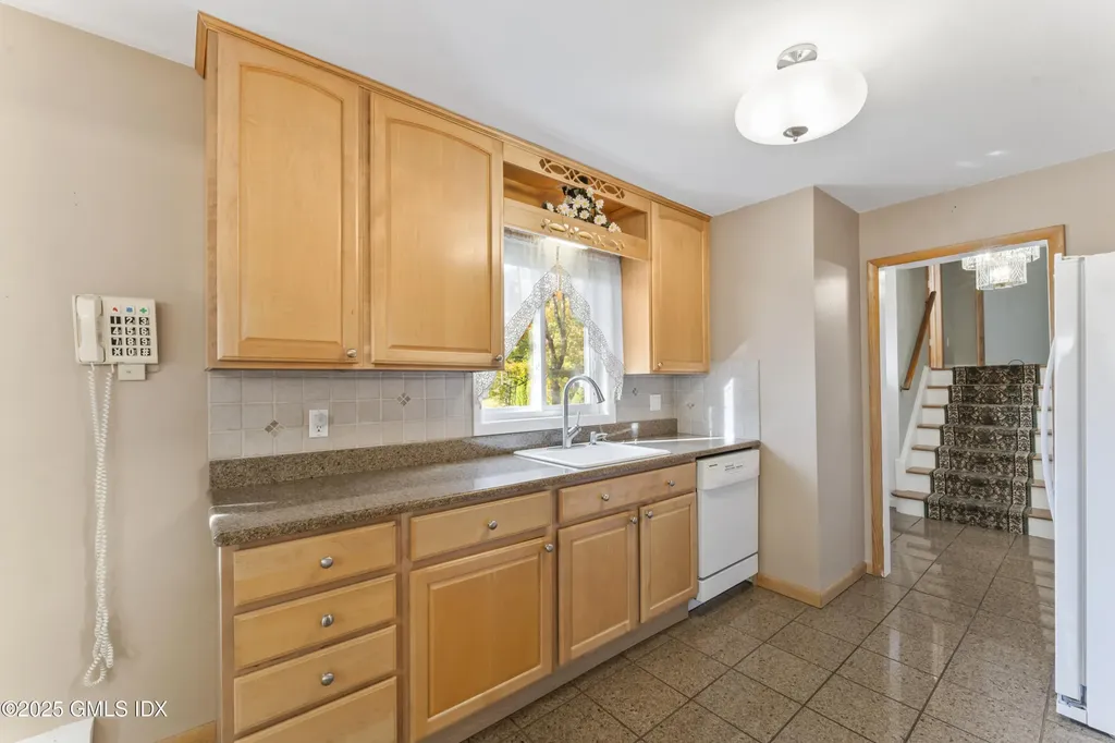 15 Walker Court Greenwich CT 06831