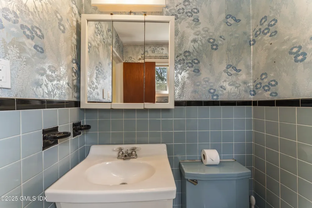 15 Walker Court Greenwich CT 06831