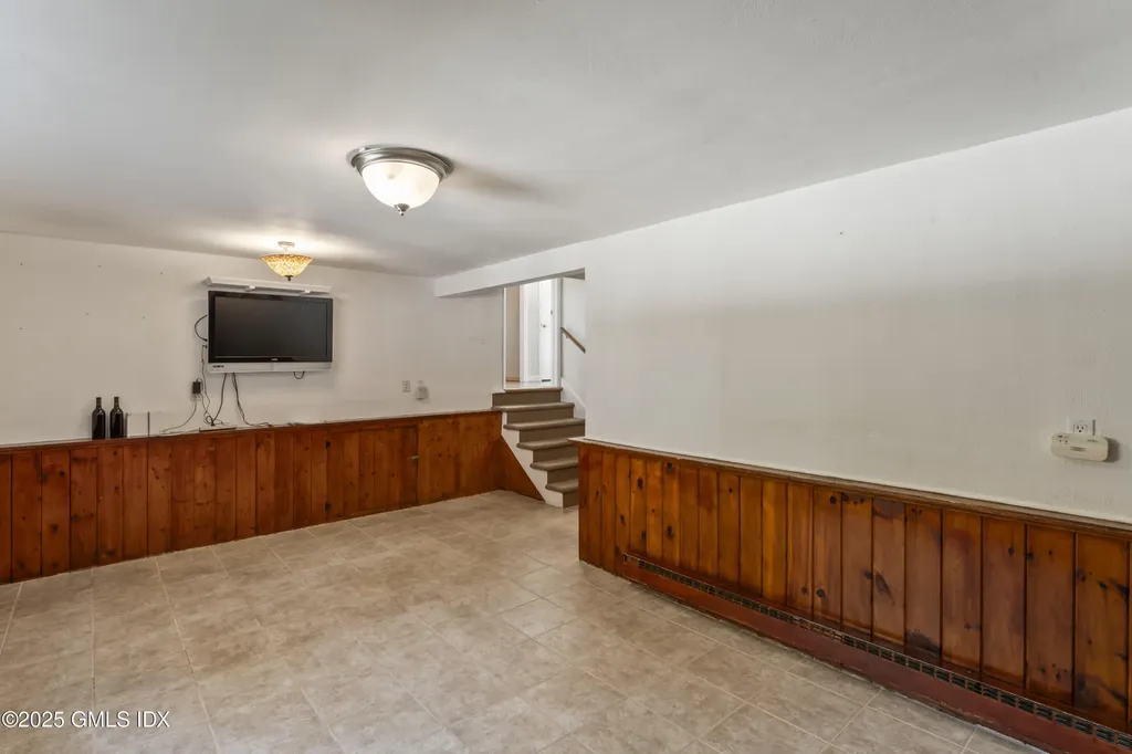 15 Walker Court Greenwich CT 06831