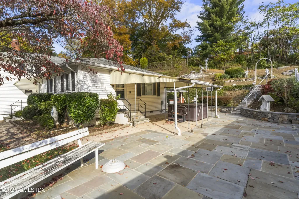 15 Walker Court Greenwich CT 06831