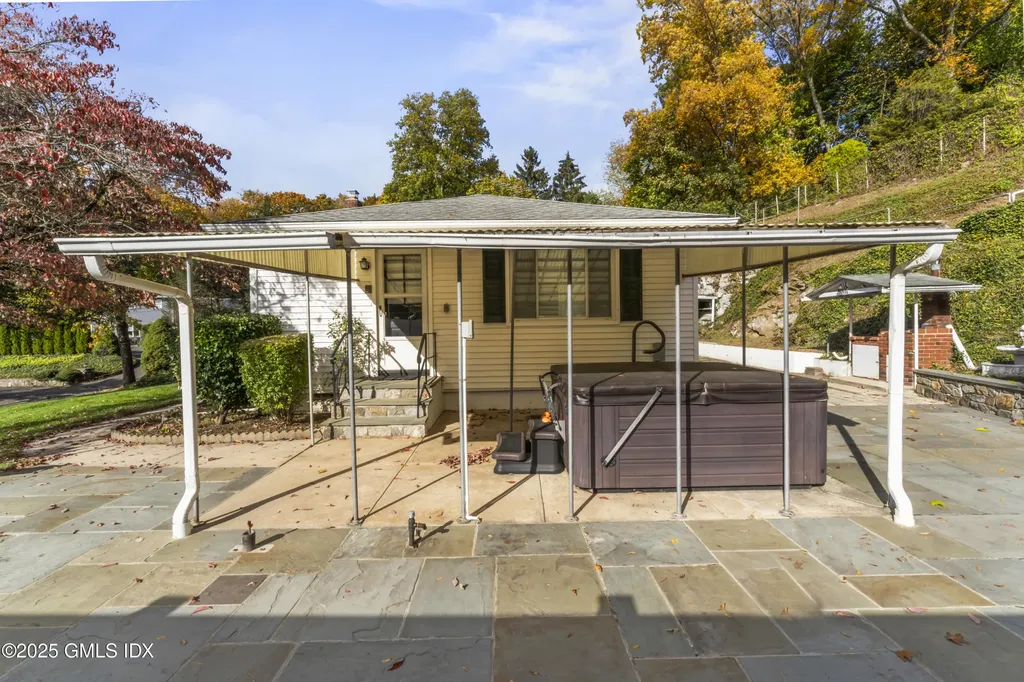 15 Walker Court Greenwich CT 06831