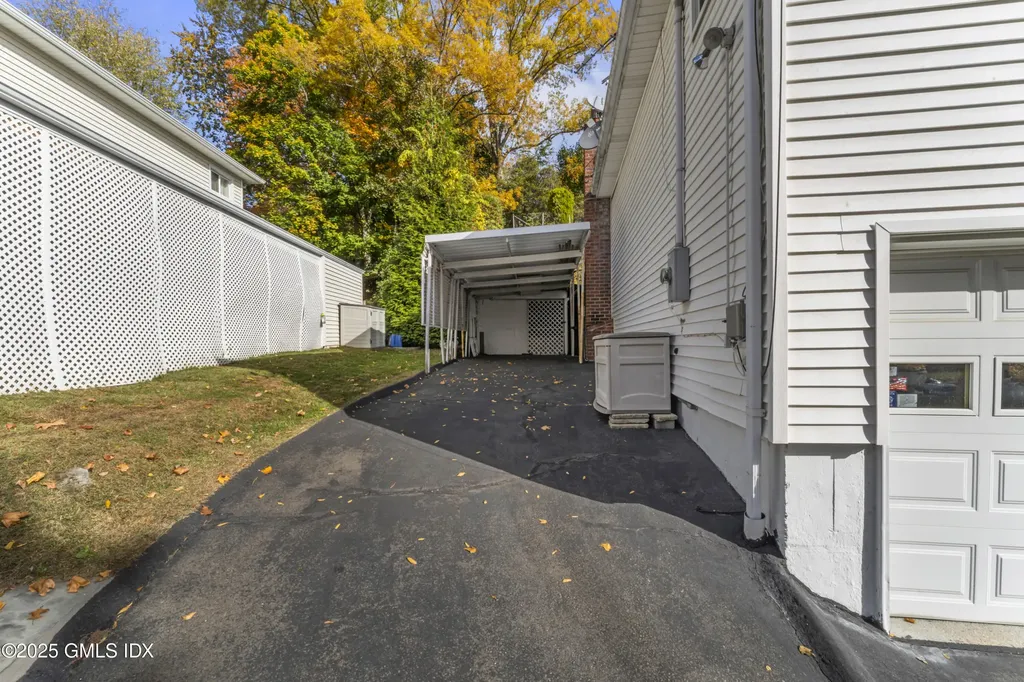 15 Walker Court Greenwich CT 06831