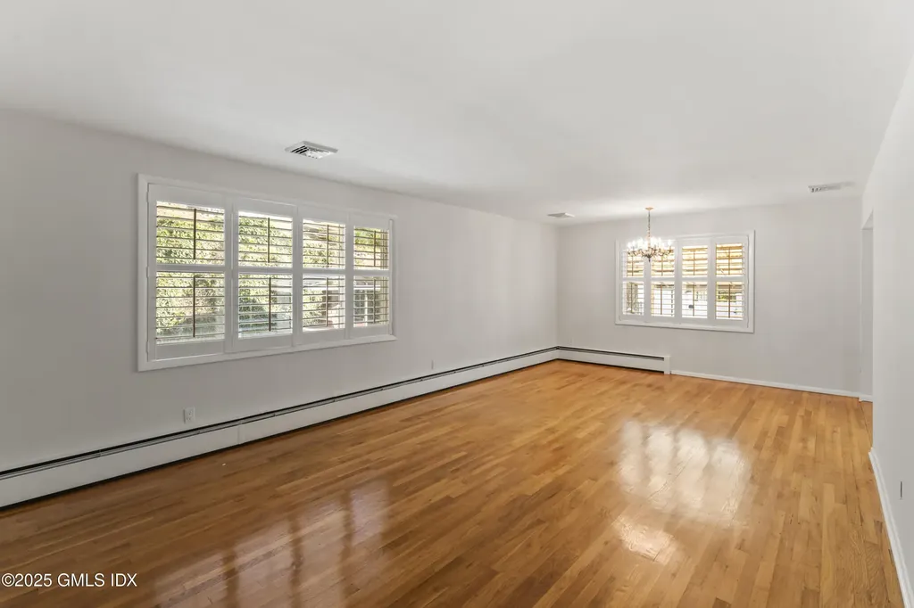 15 Walker Court Greenwich CT 06831