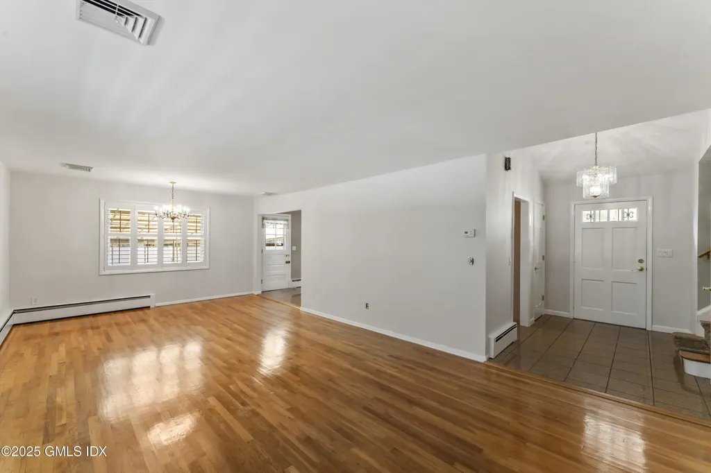 15 Walker Court Greenwich CT 06831