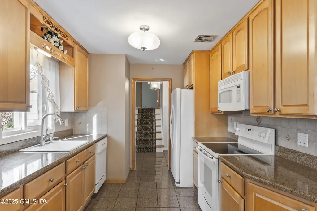 15 Walker Court Greenwich CT 06831