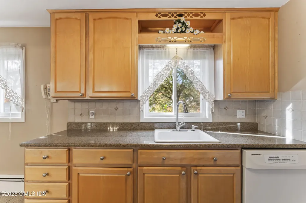 15 Walker Court Greenwich CT 06831