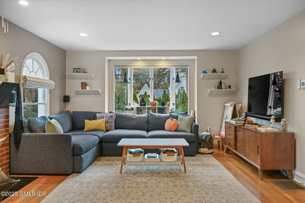 34 Bradley Place Stamford CT 06905