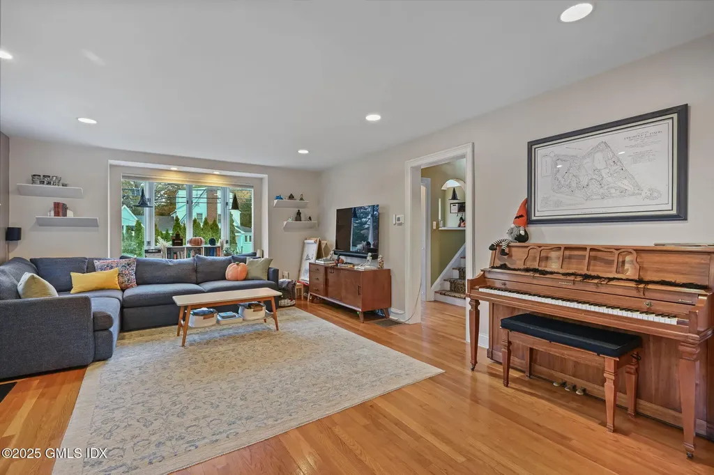 34 Bradley Place Stamford CT 06905