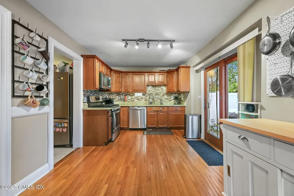 34 Bradley Place Stamford CT 06905