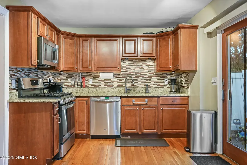 34 Bradley Place Stamford CT 06905