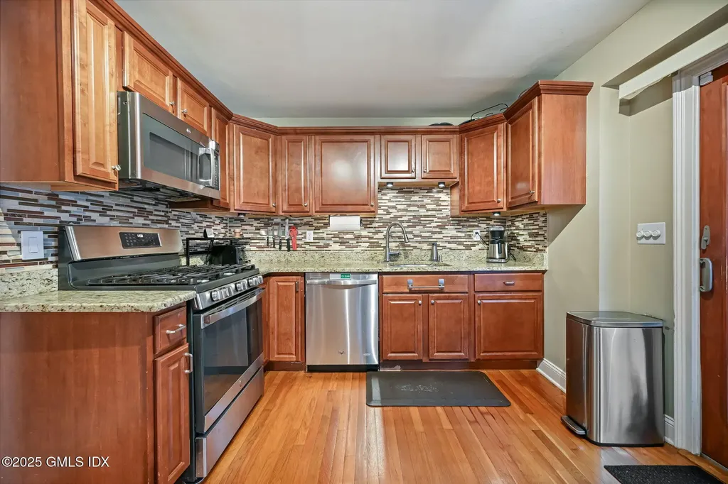 34 Bradley Place Stamford CT 06905