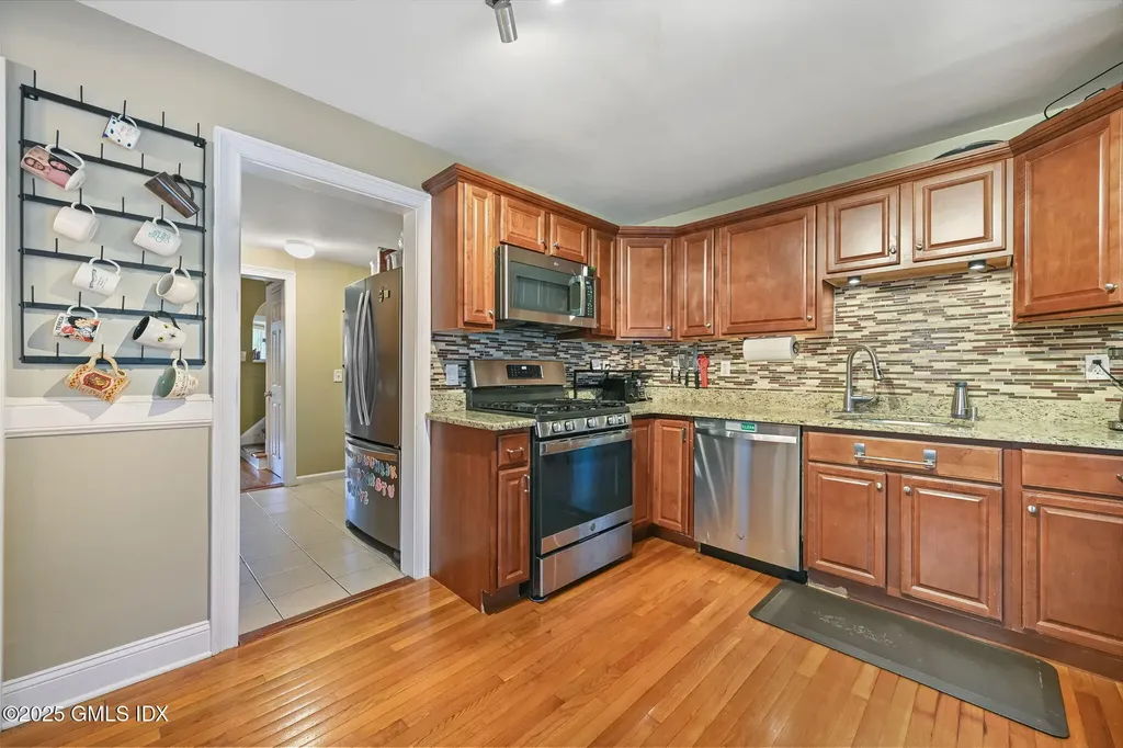 34 Bradley Place Stamford CT 06905