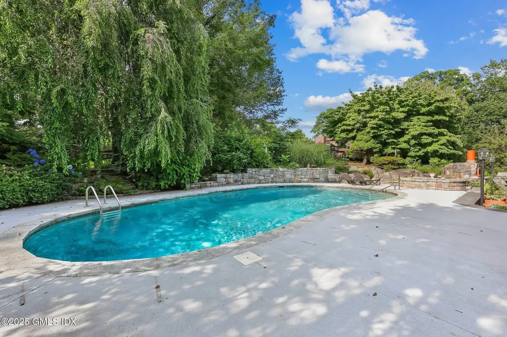 11 Gregory Road Cos Cob CT 06807