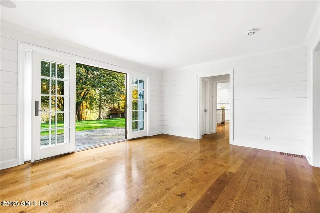 92 Hillcrest Park Road Old Greenwich CT 06870