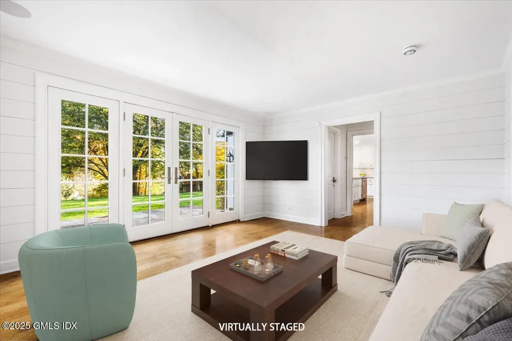 92 Hillcrest Park Road Old Greenwich CT 06870