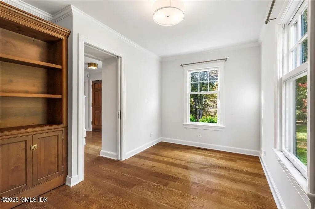 92 Hillcrest Park Road Old Greenwich CT 06870