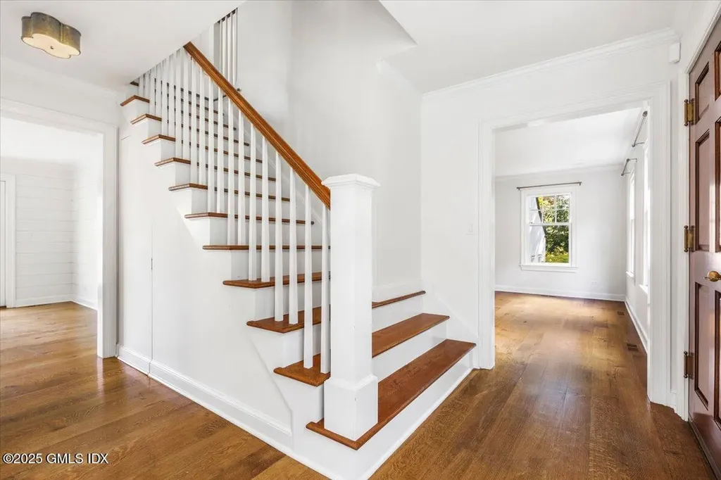 92 Hillcrest Park Road Old Greenwich CT 06870