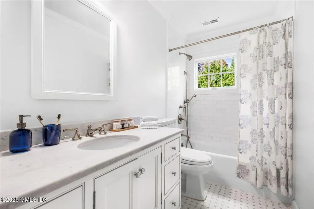 92 Hillcrest Park Road Old Greenwich CT 06870