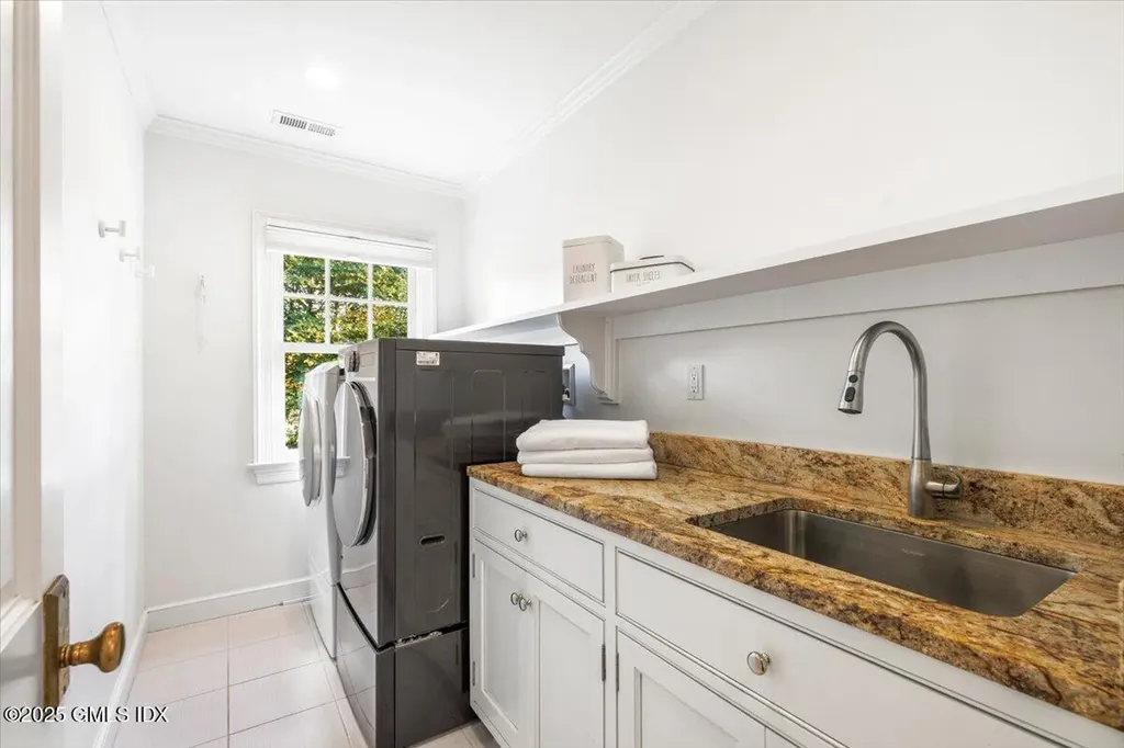 92 Hillcrest Park Road Old Greenwich CT 06870