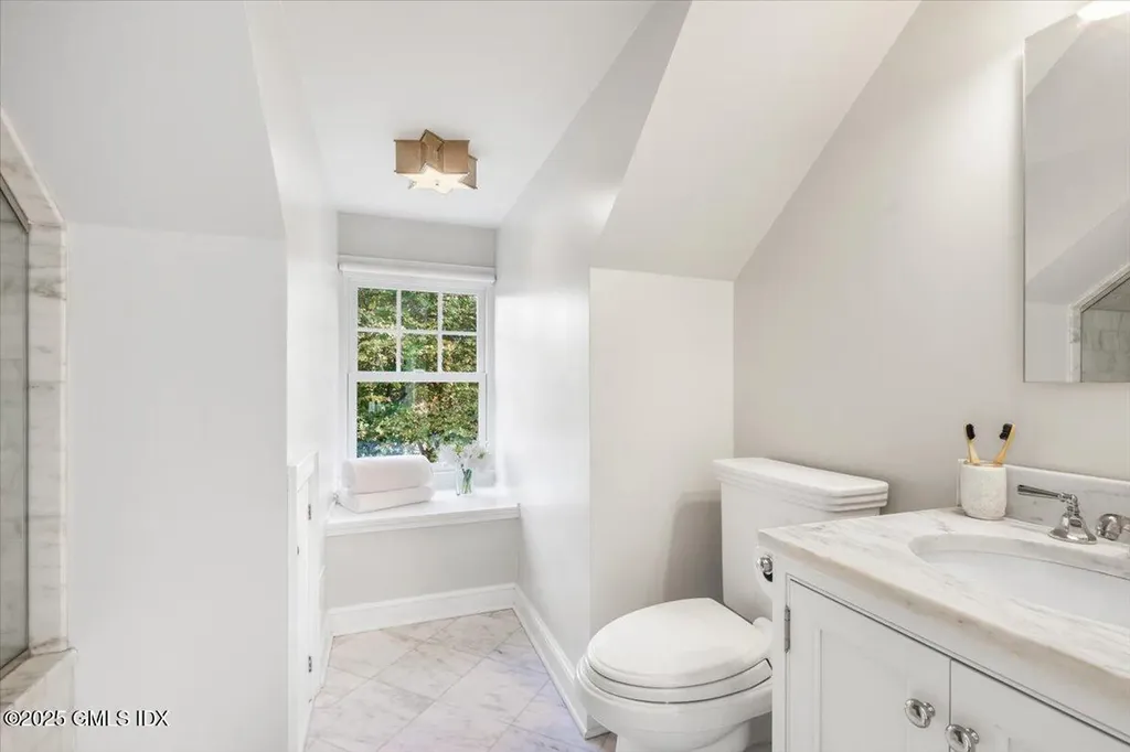 92 Hillcrest Park Road Old Greenwich CT 06870