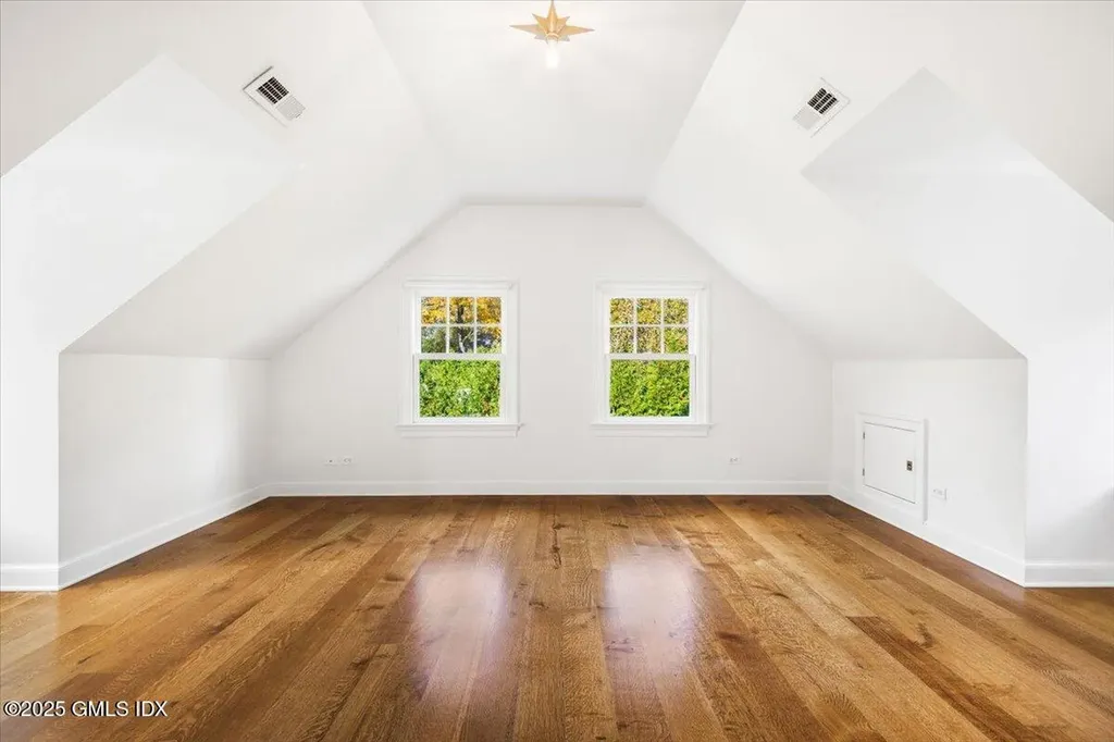 92 Hillcrest Park Road Old Greenwich CT 06870