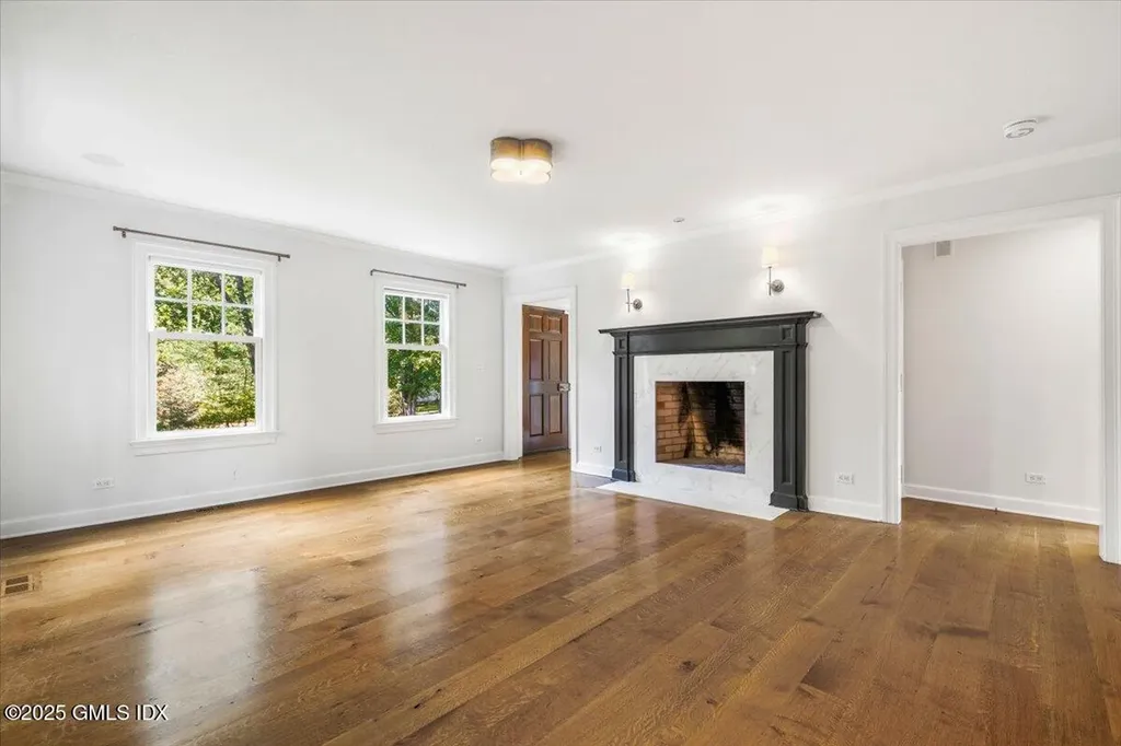 92 Hillcrest Park Road Old Greenwich CT 06870