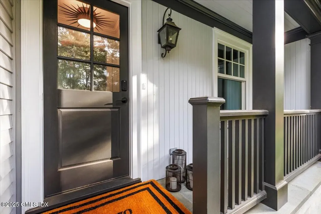 92 Hillcrest Park Road Old Greenwich CT 06870