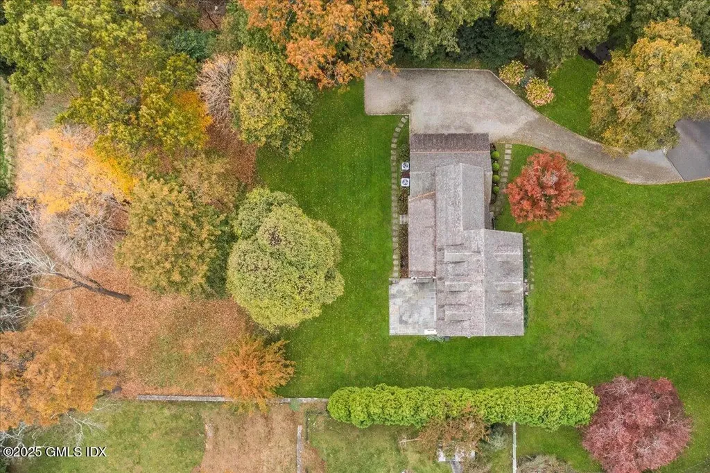 92 Hillcrest Park Road Old Greenwich CT 06870