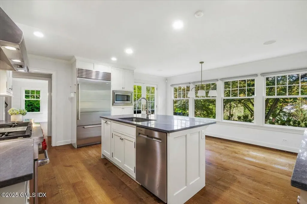 92 Hillcrest Park Road Old Greenwich CT 06870