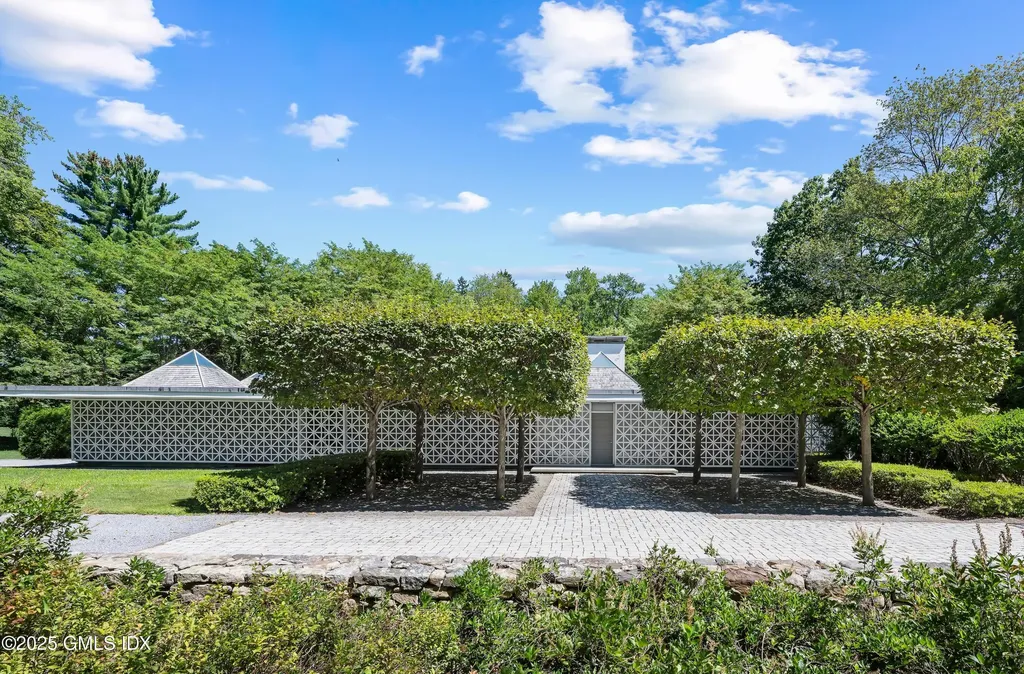 565 Oenoke Ridge New Canaan CT 06840