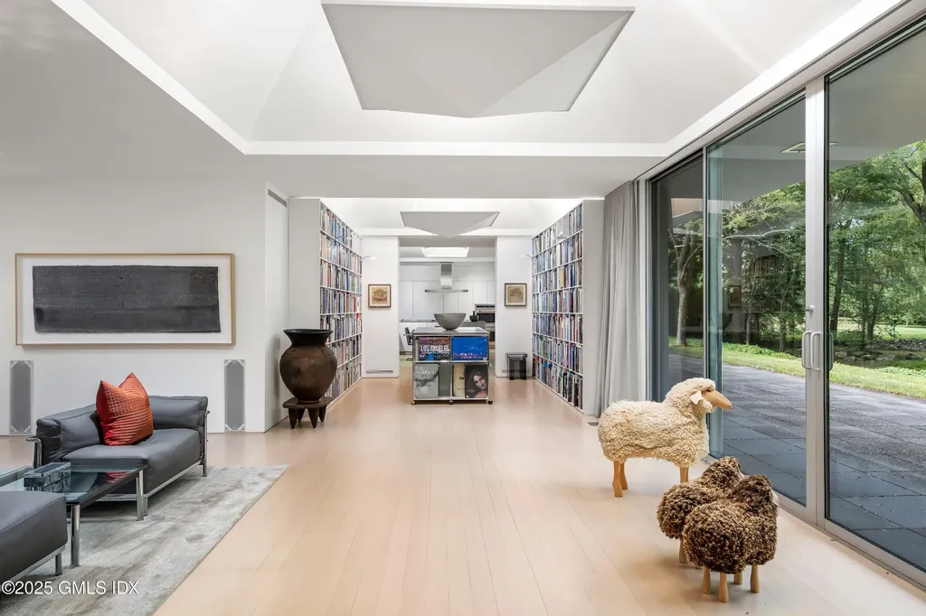 565 Oenoke Ridge New Canaan CT 06840