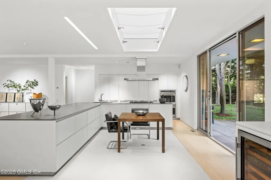 565 Oenoke Ridge New Canaan CT 06840