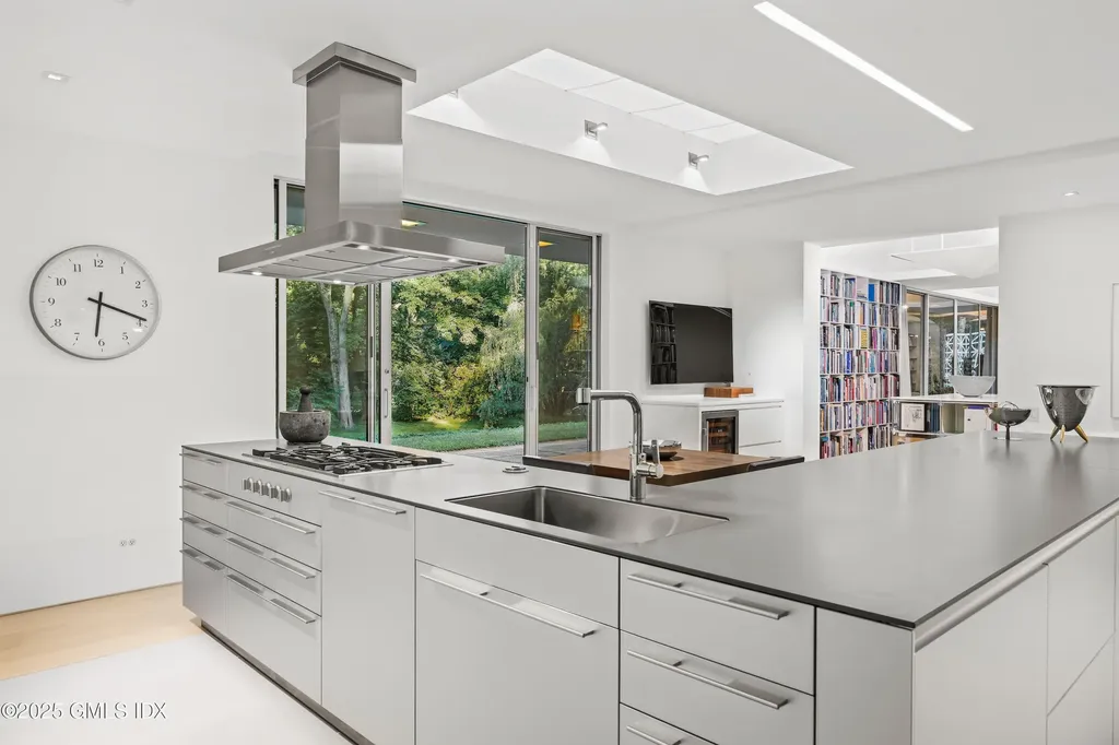 565 Oenoke Ridge New Canaan CT 06840