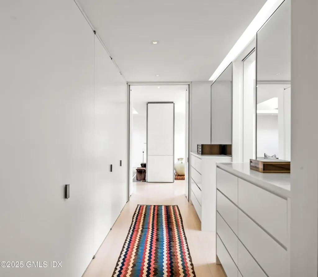 565 Oenoke Ridge New Canaan CT 06840