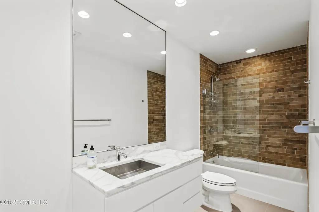 565 Oenoke Ridge New Canaan CT 06840