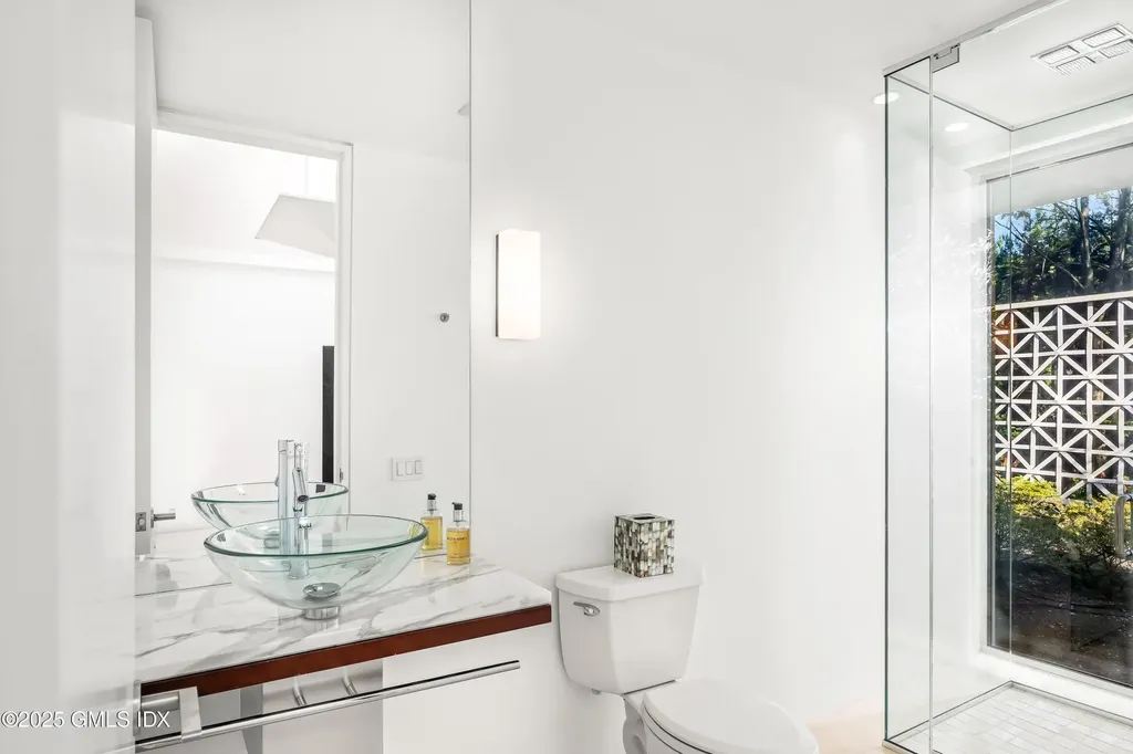 565 Oenoke Ridge New Canaan CT 06840